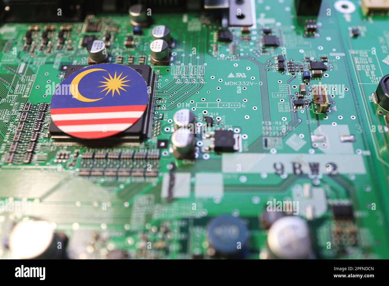 Une image du drapeau malaisien et de l'industrie des semi-conducteurs. Banque D'Images