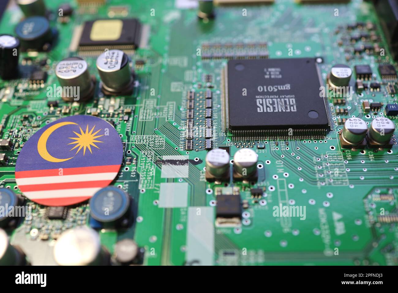 Une image du drapeau malaisien et de l'industrie des semi-conducteurs. Banque D'Images