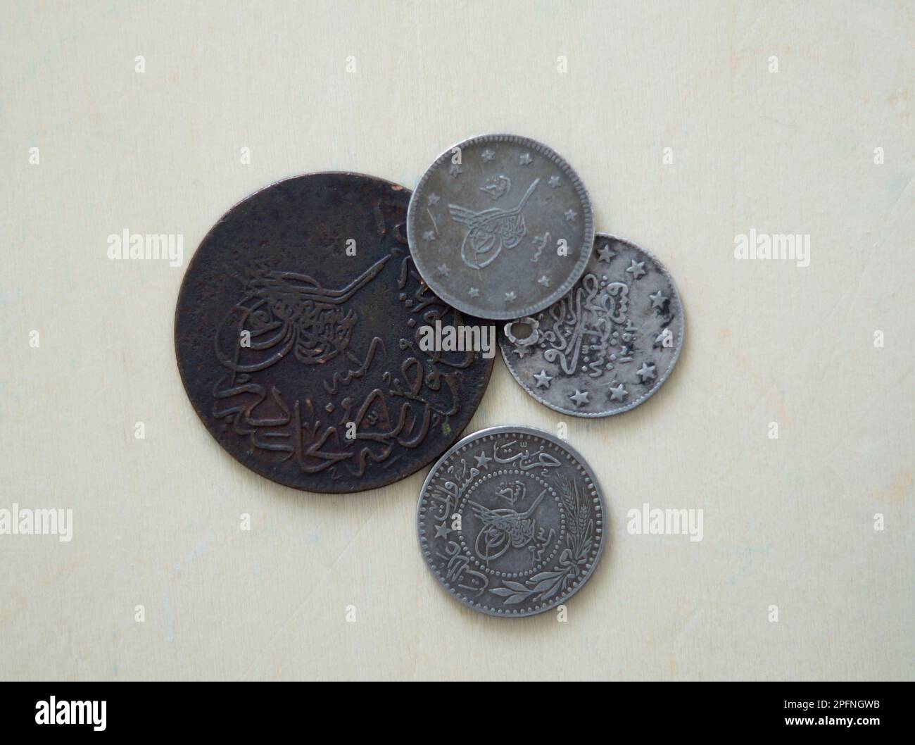 Une ancienne monnaie en argent et en cuivre de l'Empire ottoman. Banque D'Images