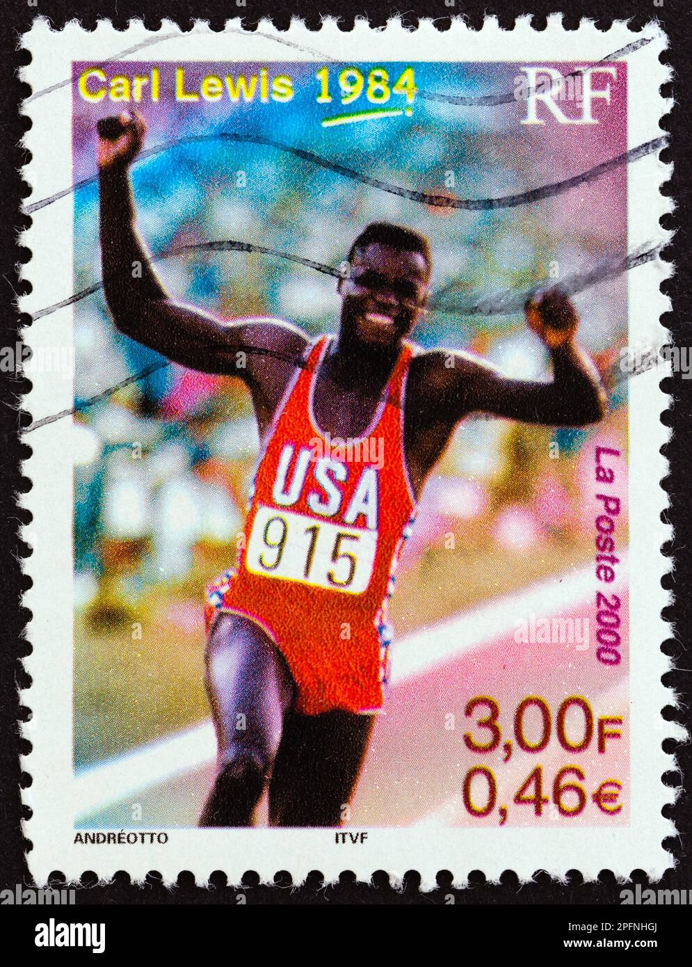 FRANCE - VERS 2000 : un timbre imprimé en France montre Carl Lewis (médaillé d'or olympique 100m, 200m, 100m relais et saut long, 1984), vers 2000. Banque D'Images