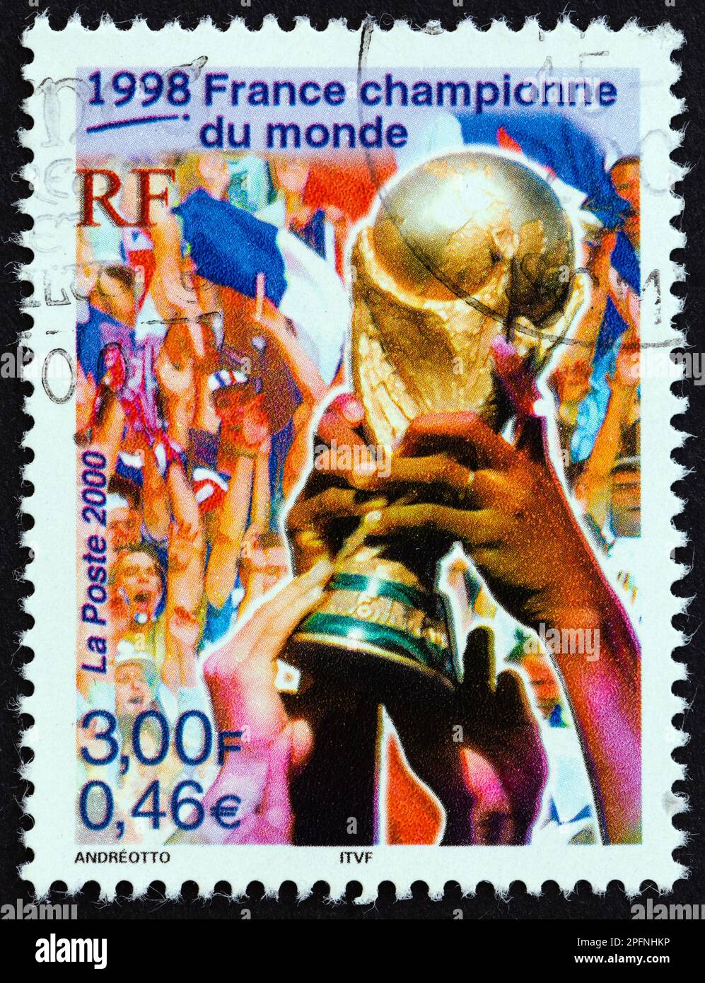 FRANCE - VERS 2000 : un timbre imprimé en France montre le Trophée de la coupe du monde de football (France, champions du monde, 1998), vers 2000. Banque D'Images