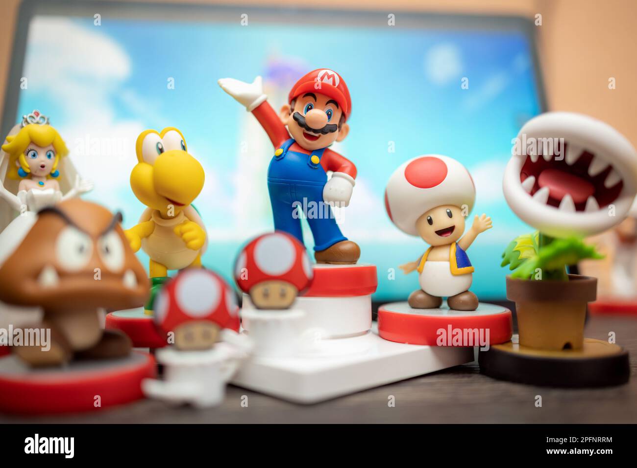 MOSCOU, RUSSIE - 08 septembre 2022: Super Mario Bros figure personnage.Super Mario est une plate-forme japonaise de jeux vidéo et de franchise de médias créer Banque D'Images