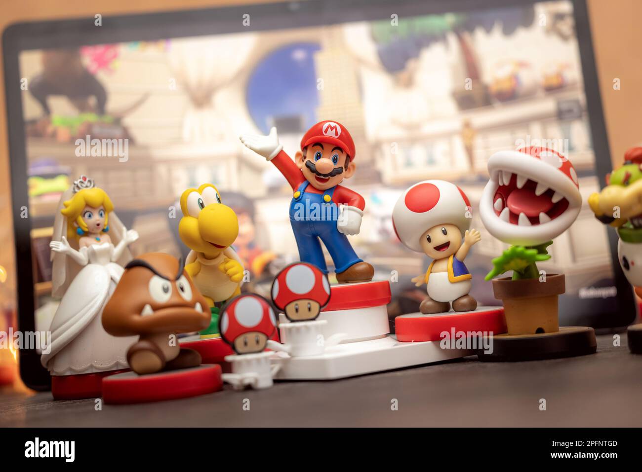 MOSCOU, RUSSIE - 08 septembre 2022: Super Mario Bros figure personnage.Super Mario est une plate-forme japonaise de jeux vidéo et de franchise de médias créer Banque D'Images