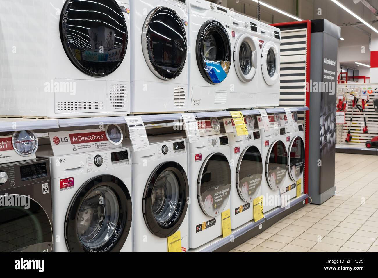 Lave-linge en solde au magasin. Minsk, Bélarus, 2023 Banque D'Images