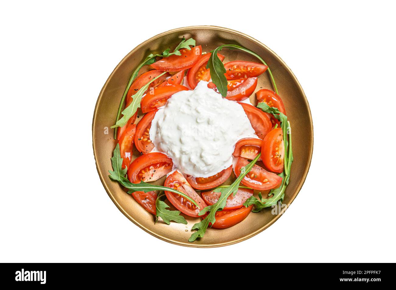 Salade italienne caprese avec fromage stracciatella, tomates et arugula. Isolé sur fond blanc. Banque D'Images