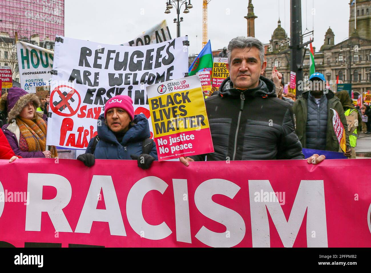 Glasgow, Royaume-Uni. 18th mars 2023. Plusieurs milliers de personnes se sont exposées à George Square Glasgow pour manifester contre le racisme et pour soutenir les réfugiés. Crédit : Findlay/Alay Live News Banque D'Images