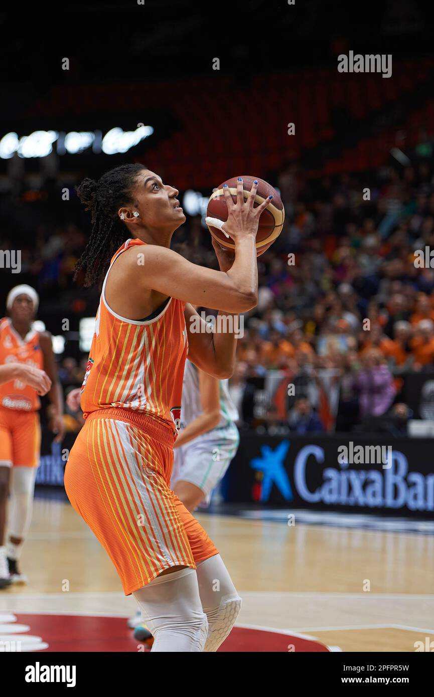 Valence, Espagne. 18th mars 2023. Costanza Verona de Schio Familia en action pendant l'EuroLeague Women 2022/2023 Match P2 entre l'équipe féminine Valencia basket et l'équipe féminine Schio Familia basket à la Cour municipale de Fuente de San Luis. Score final; Valencia 80:75 Famila Schio. Crédit : SOPA Images Limited/Alamy Live News Banque D'Images