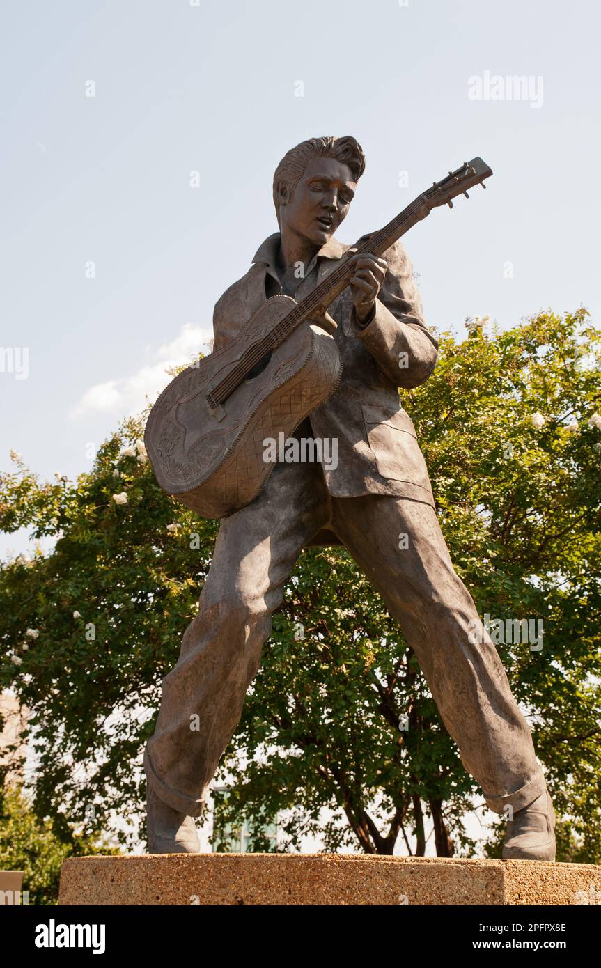 Statue de la légende du rock Elvis Presley à Memphis, Tennessee. Banque D'Images