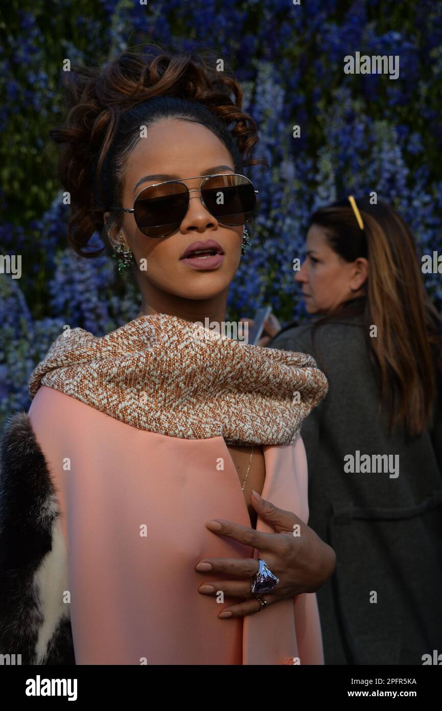 Rihanna participe au salon Christian Dior dans le cadre de la semaine de la mode de Paris vêtements pour femmes printemps/été Banque D'Images