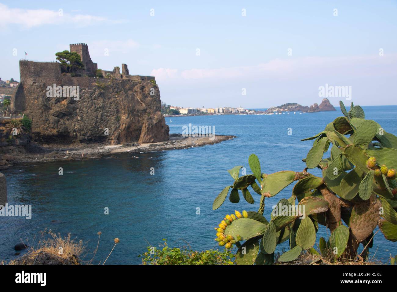 Le château normand d'ACI Castello, dans la province de Catane, Sicile, Italie Banque D'Images