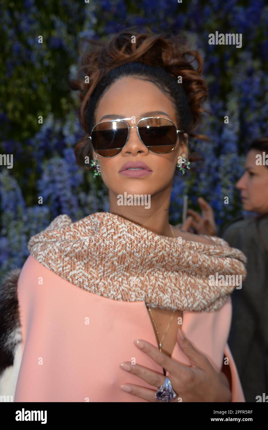 Rihanna participe au salon Christian Dior dans le cadre de la semaine de la mode de Paris vêtements pour femmes printemps/été Banque D'Images