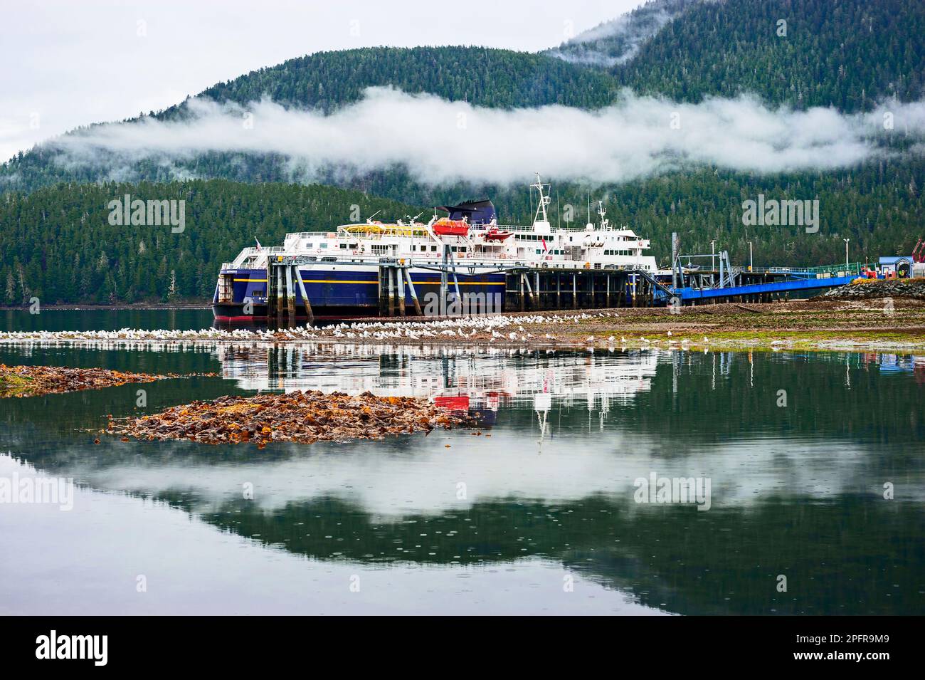 Matanuska, de la route maritime de l'Alaska, s'est amarrée au terminal de Sitka près de Sitka, en Alaska, aux États-Unis. Le M/V Matanuska est conçu pour transporter 450 passagers et Banque D'Images