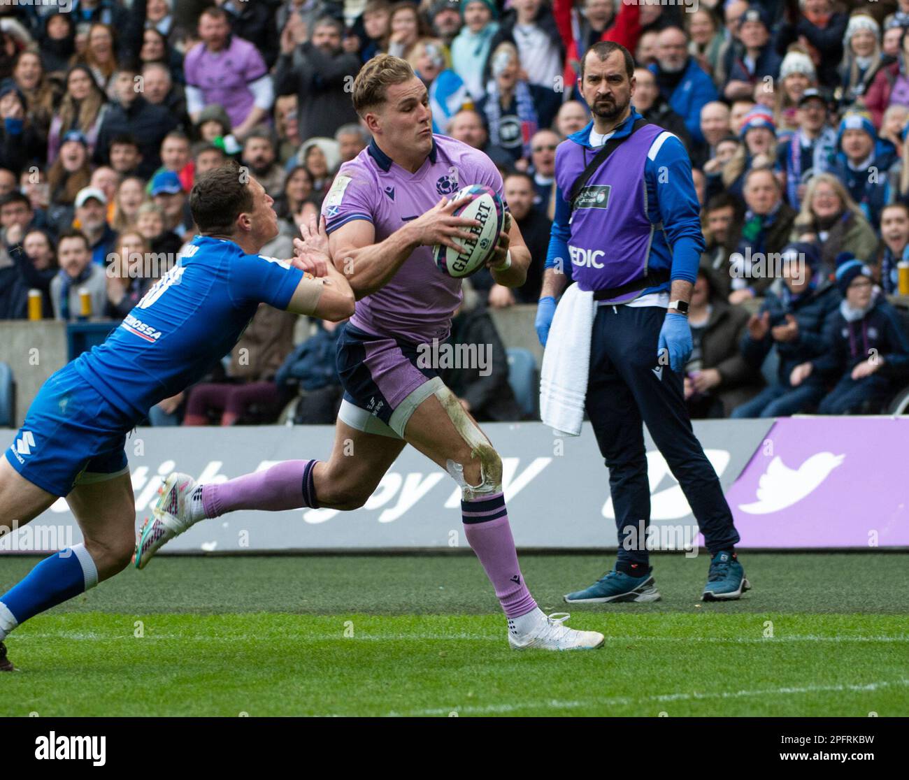 Édimbourg, Royaume-Uni. 18th mars 2023. ÉDIMBOURG, ÉCOSSE - 18 MARS : l'aile gauche de l'Écosse, Duhan van der Merwe, traverse la défense italienne pour marquer le match de rugby des six Nations entre l'Écosse et l'Italie au stade Murrayfield sur 12 mars 2023 à Édimbourg, au Royaume-Uni. ( Credit: Ian Jacobs/Alay Live News Banque D'Images