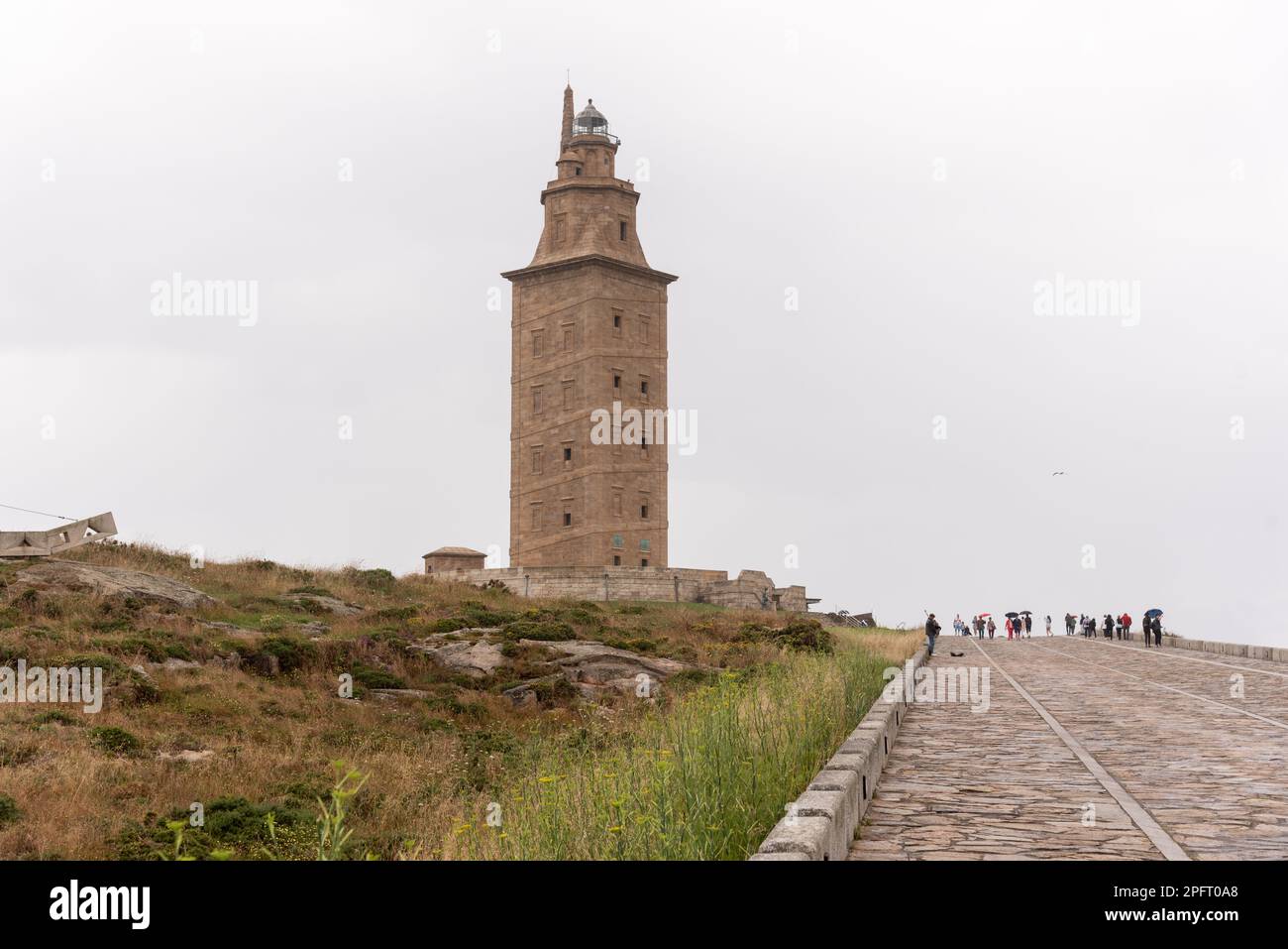 Au pied de la Torre de Hercules, le magnifique jardin de sculptures et le parc environnant de la Coruña, Galice, Espagne, offrent un répit paisible Banque D'Images