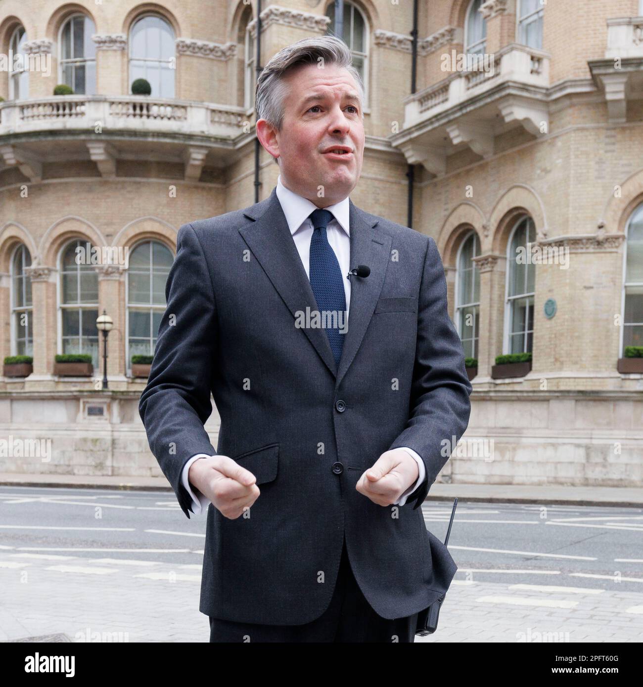 Jonathan Ashworth, Secrétaire d'État fantôme pour le travail et les pensions du Royaume-Uni, arrive aux studios de la BBC dans le centre de Londres avant leur apparition Banque D'Images