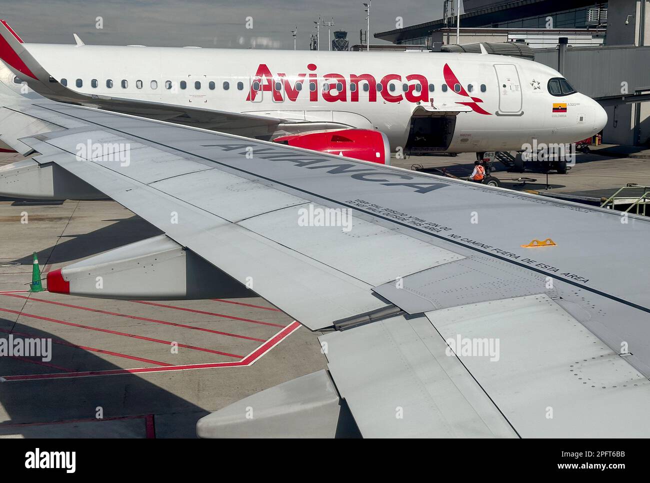 20 février 2023, Bogotá, Etats-Unis: Avianca S.A. est la compagnie aérienne phare de Colombie. Son prédécesseur a été affrété en 1919. Les avions sont présentés à l'aéroport international El Dorado de Bogotá Monday 20 février 2023. (Credit image: © Mark Hertzberg/ZUMA Press Wire) USAGE ÉDITORIAL SEULEMENT! Non destiné À un usage commercial ! Banque D'Images
