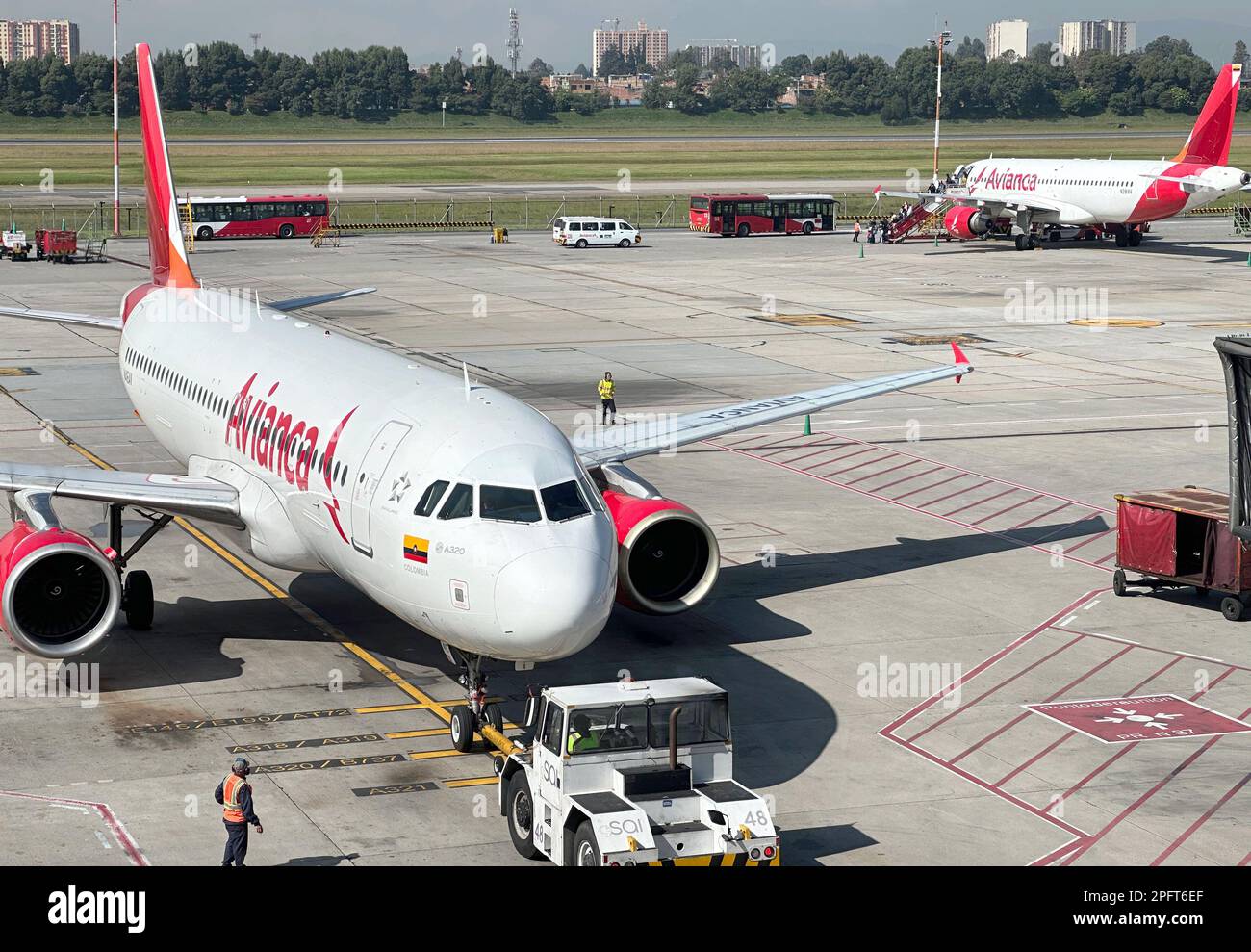 20 février 2023, Bogotá, Etats-Unis: Avianca S.A. est la compagnie aérienne phare de Colombie. Son prédécesseur a été affrété en 1919. Les avions sont présentés à l'aéroport international El Dorado de Bogotá Monday 20 février 2023. (Credit image: © Mark Hertzberg/ZUMA Press Wire) USAGE ÉDITORIAL SEULEMENT! Non destiné À un usage commercial ! Banque D'Images