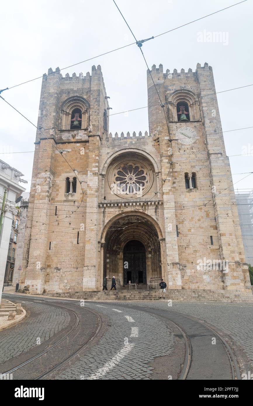Lisbonne, Portugal - 5 décembre 2022 : la cathédrale Sainte Marie majeure (en portugais : Santa Maria Maior de Lisboa ou la cathédrale métropolitaine de Sainte Marie Marie Banque D'Images