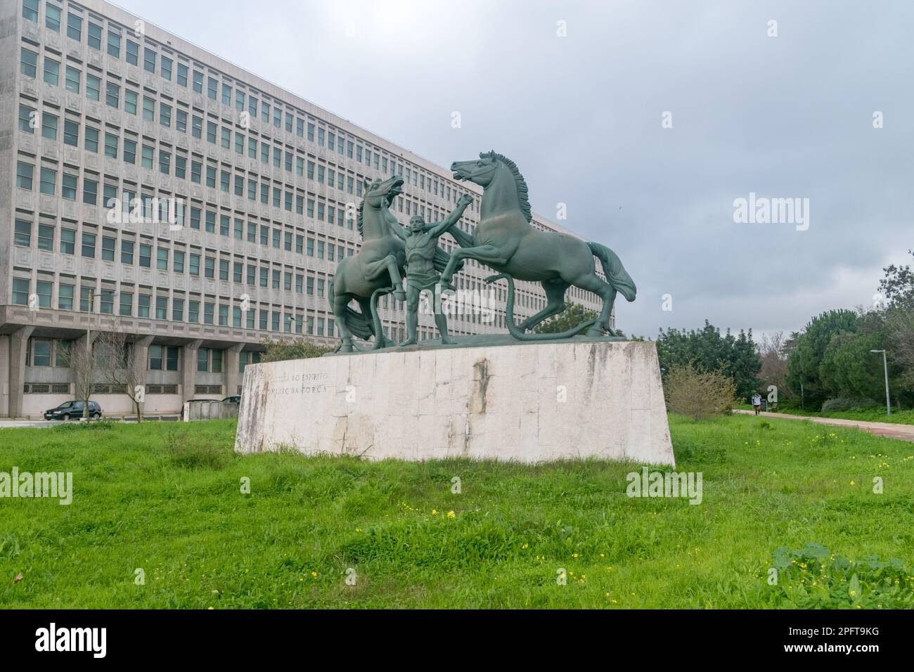 Lisbonne, Portugal - 5 décembre 2022 : monument des chevaux Akhal-Teke. Banque D'Images
