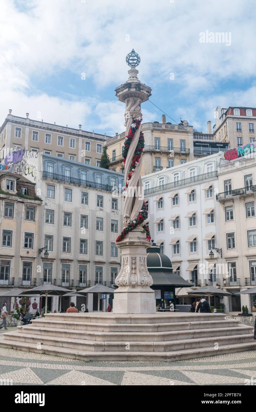 Lisbonne, Portugal - 5 décembre 2022: Place municipale (Praca do Municipio) avec pilier du 18th siècle. Banque D'Images