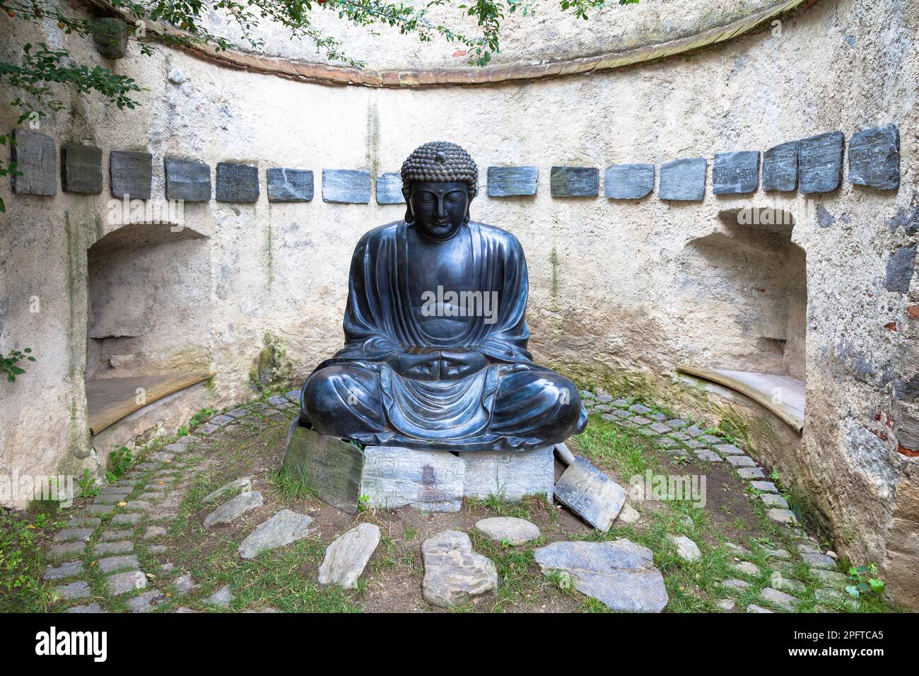 Fabriqué en bronze, c.a 1860, position méditante. Utile pour les concepts liés à la concentration Banque D'Images