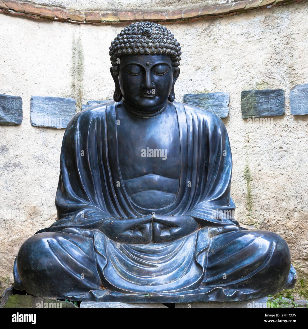 Fabriqué en bronze, c.a 1860, position méditante. Utile pour les concepts liés à la concentration Banque D'Images