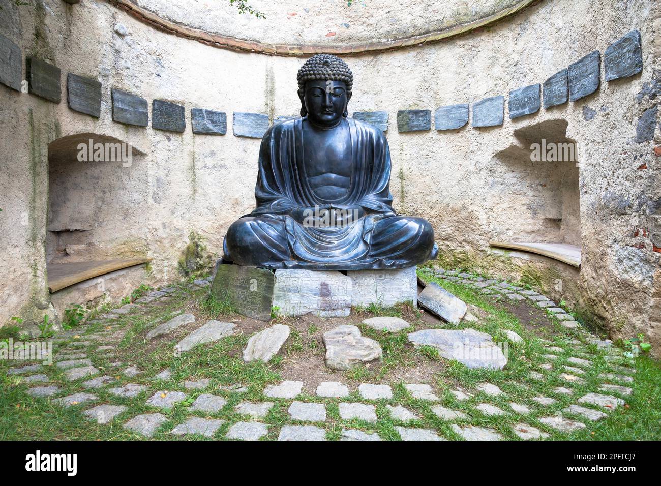 Fabriqué en bronze, c.a 1860, position méditante. Utile pour les concepts liés à la concentration Banque D'Images