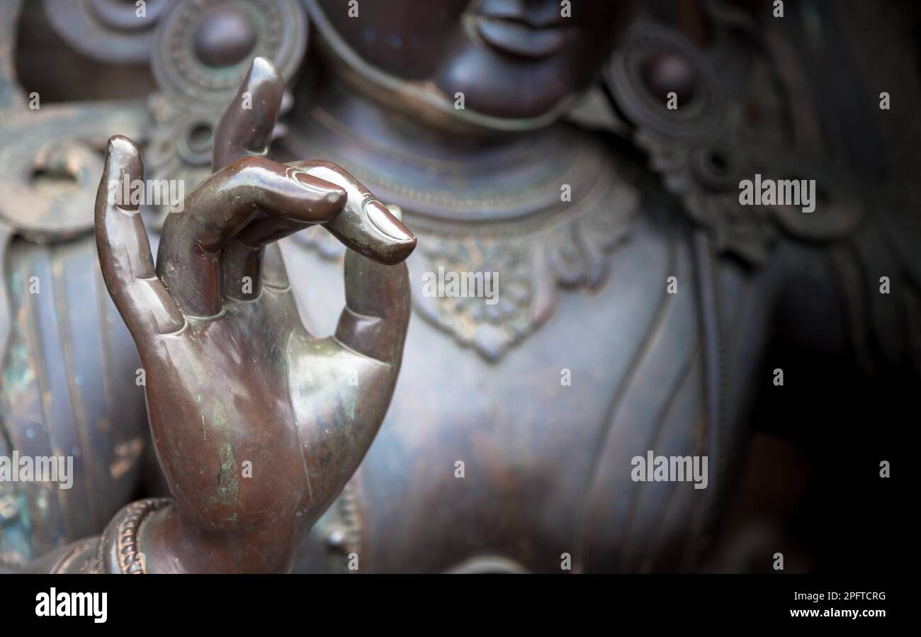 Position des mains mudra Karana exprime une énergie très puissante avec laquelle l'énergie négative est expulsé. Ce geste de la main s'appelle également parer le Banque D'Images