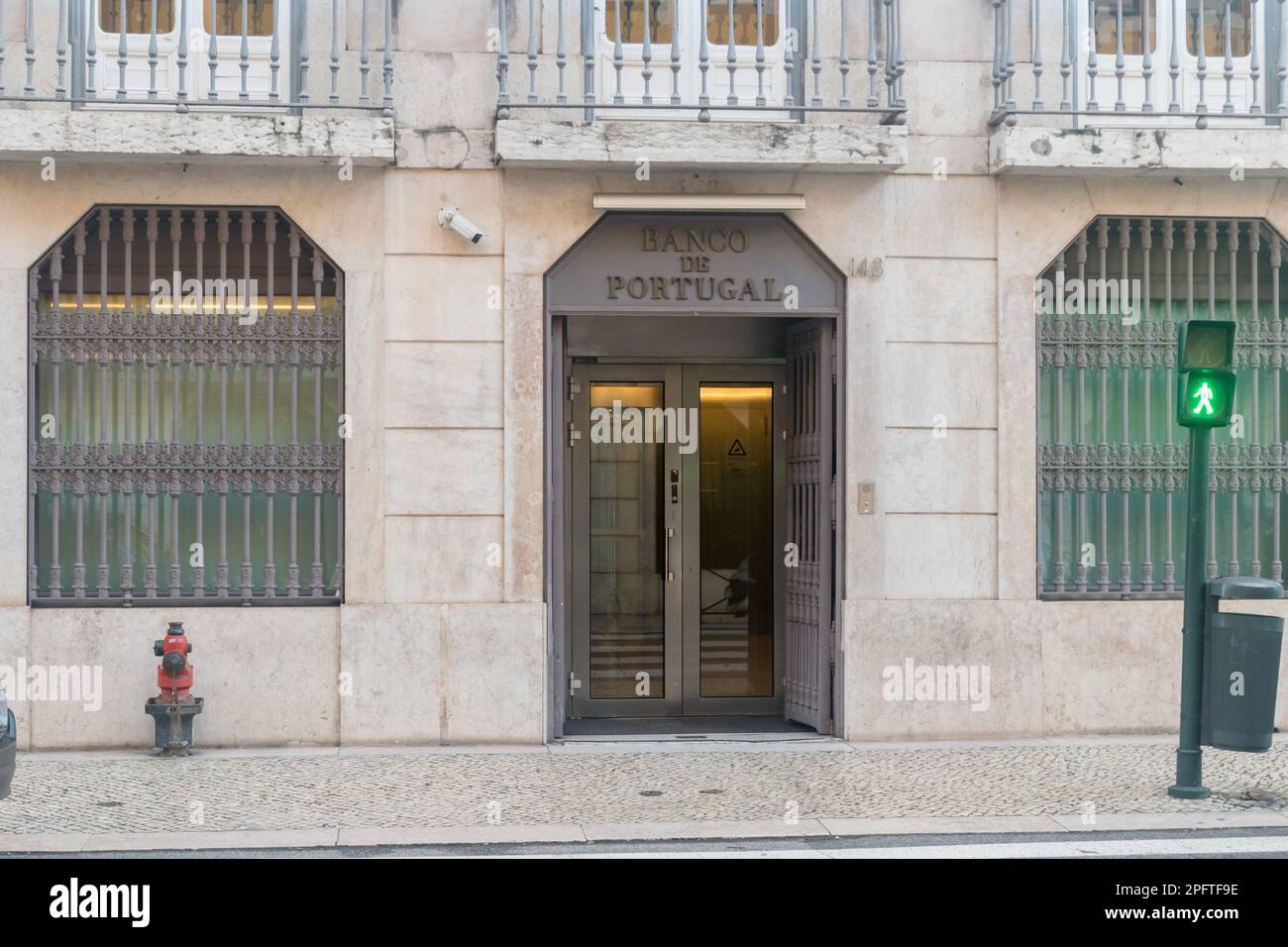 Lisbonne, Portugal - 6 décembre 2022: Entrée à la Banque du Portugal (Banco de Portugal). Banque centrale de la République portugaise. Banque D'Images