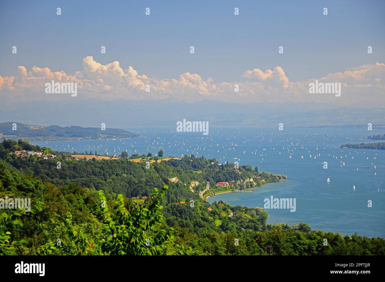 Vue depuis la Hofhalde, au-dessus de Sipplingen, en traversant le lac de Constance vers Uhldingen, Bade-Wurtemberg, Allemagne Banque D'Images