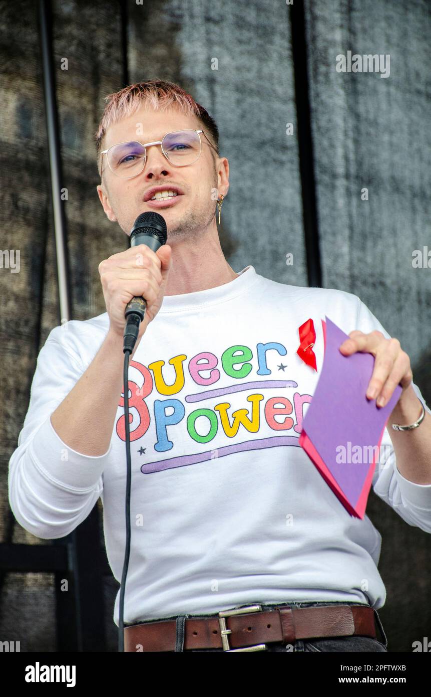 Londres, Royaume-Uni. 18th mars 2023. Plus d'une vingtaine d'organisations et d'organismes de bienfaisance dans le domaine du VIH se sont associés pour organiser une marche, vigile et rassemblement afin de lutter contre la stigmatisation. Nathaniel Hall acteur, dramaturge, activiste VIH de Manchester. Credit: JOHNNY ARMSTEAD/Alamy Live News Banque D'Images