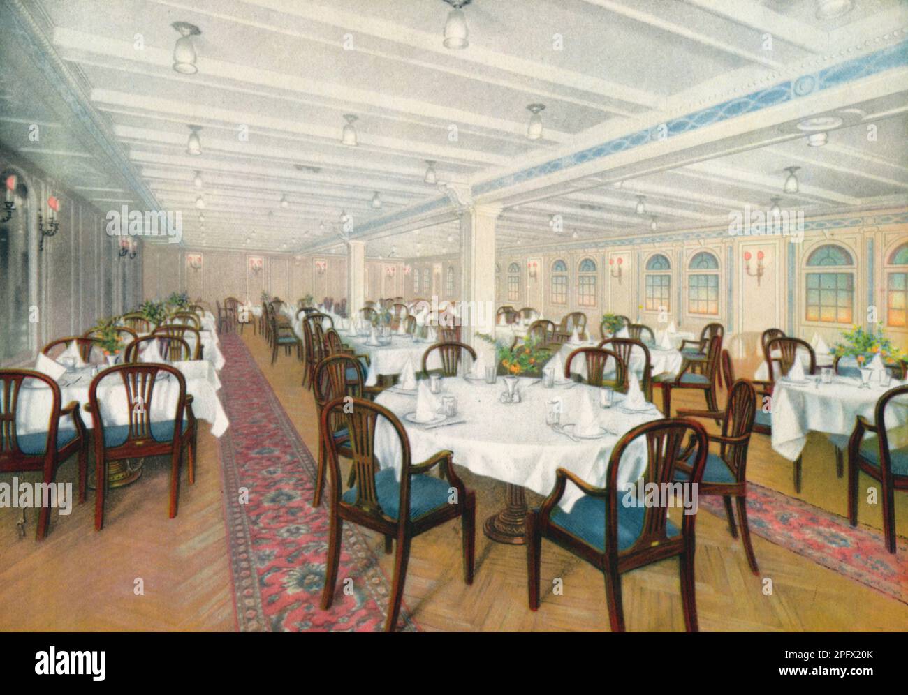 Navire suédois d'Amerika Linien M/S Gripsholm. Le navire livré en 1925 était le plus moderne de l'Atlantique à l'époque. Gripsholms d'une longueur de 168,5 mètres et d'une largeur de 22,7 mètres était un véritable palais flottant de luxe et les célébrités de l'époque ont voyagé ici. Voici une image de l'intérieur de la salle à manger de deuxième classe, qui est décorée dans le magnifique style gustavien. Banque D'Images
