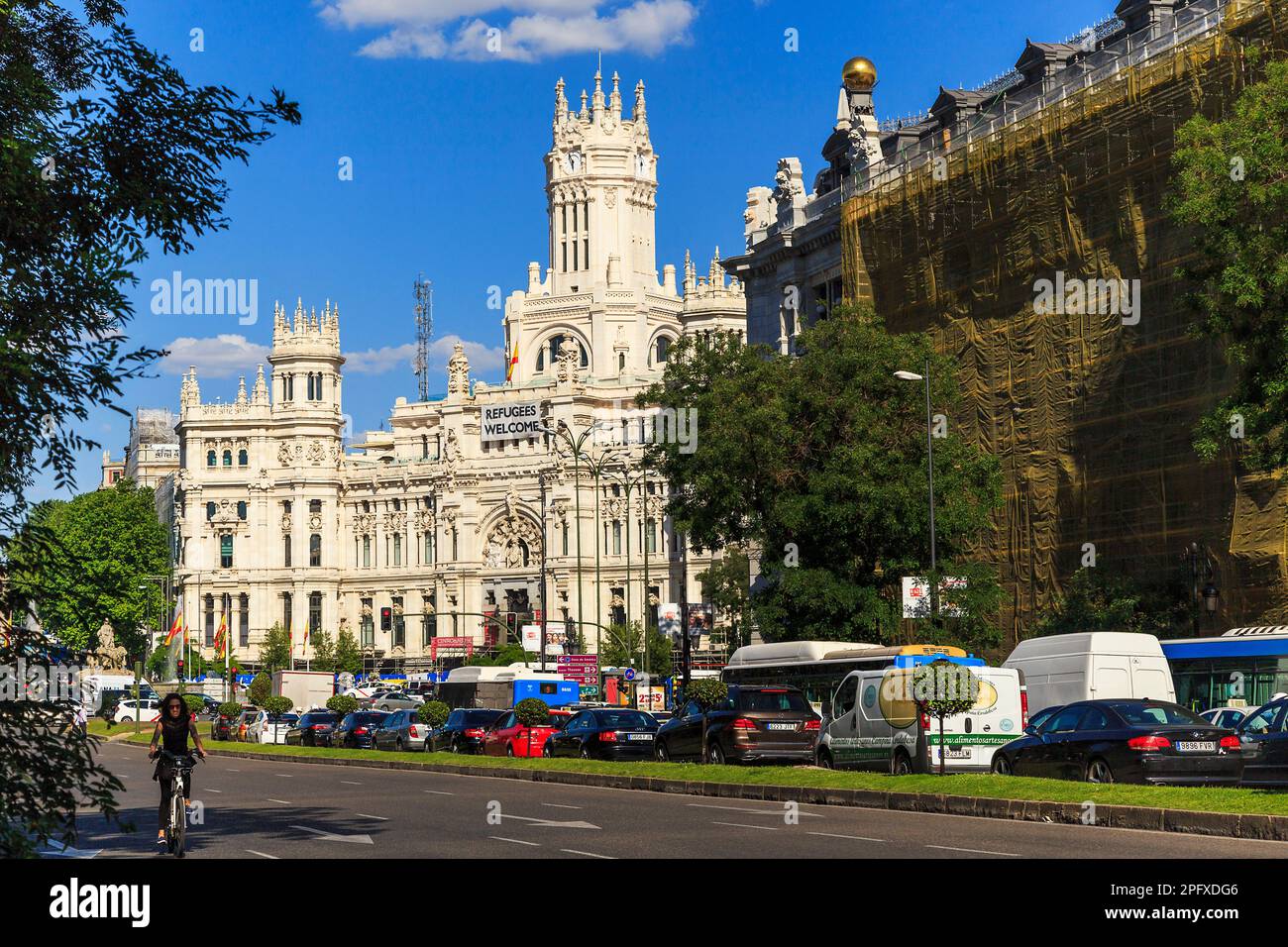 MADRID, ESPAGNE - 24 MAI 2017 : vue extérieure du Palacio de Cibeles, dans lequel se trouve l'hôtel de ville, depuis le côté de la rue Alcala. Banque D'Images