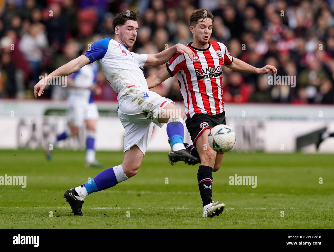 Sheffield, Royaume-Uni. 19th mars 2023. James McAtee de Sheffield Utd et Joseph Rankin-Costello de Blackburn Rovers se disputent le ballon lors du match de la FA Cup à Bramal Lane, Sheffield. Le crédit photo devrait se lire: Andrew Yates/Sportimage crédit: Sportimage/Alay Live News Banque D'Images