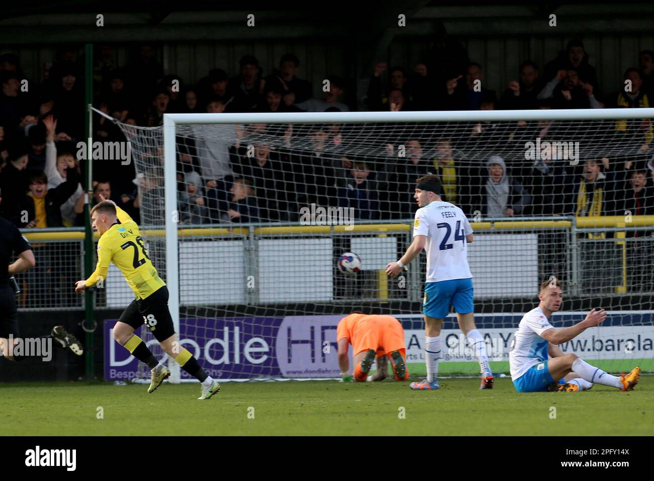 Matty Daly, de Harrogate Town, part célébrer après avoir marqué son premier but lors du match Sky Bet League 2 entre Harrogate Town et Barrow à Wetherby Road, Harrogate, le samedi 18th mars 2023. (Photo : Mark Fletcher | ACTUALITÉS MI) Credit: MI News & Sport /Alamy Live News Banque D'Images