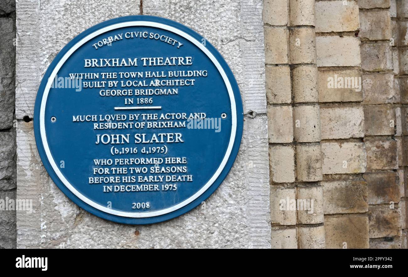 Plaque classée bleue au Brixham Theatre, New Street, Brixham, Devon, Angleterre, Royaume-Uni - une plaque de la Torbay Civic Society Banque D'Images