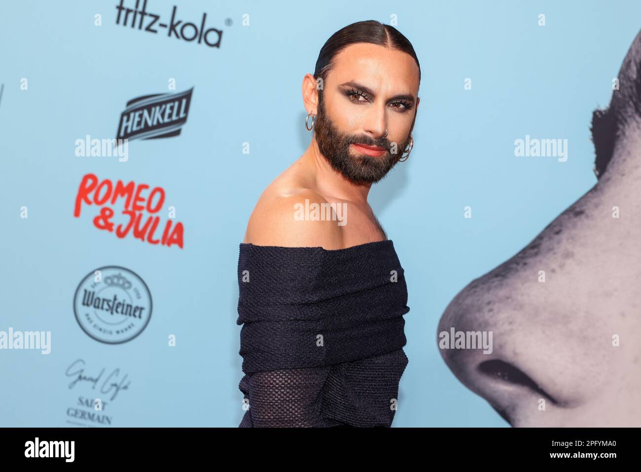 Berlin, Allemagne. 19th mars 2023. Conchita Wurst arrive à la première de la nouvelle comédie musicale Peter plate « Romeo & Juliet - Love is Everything » au Stage Theatre des Westens. Crédit : Gerald Matzka/dpa/Alay Live News Banque D'Images