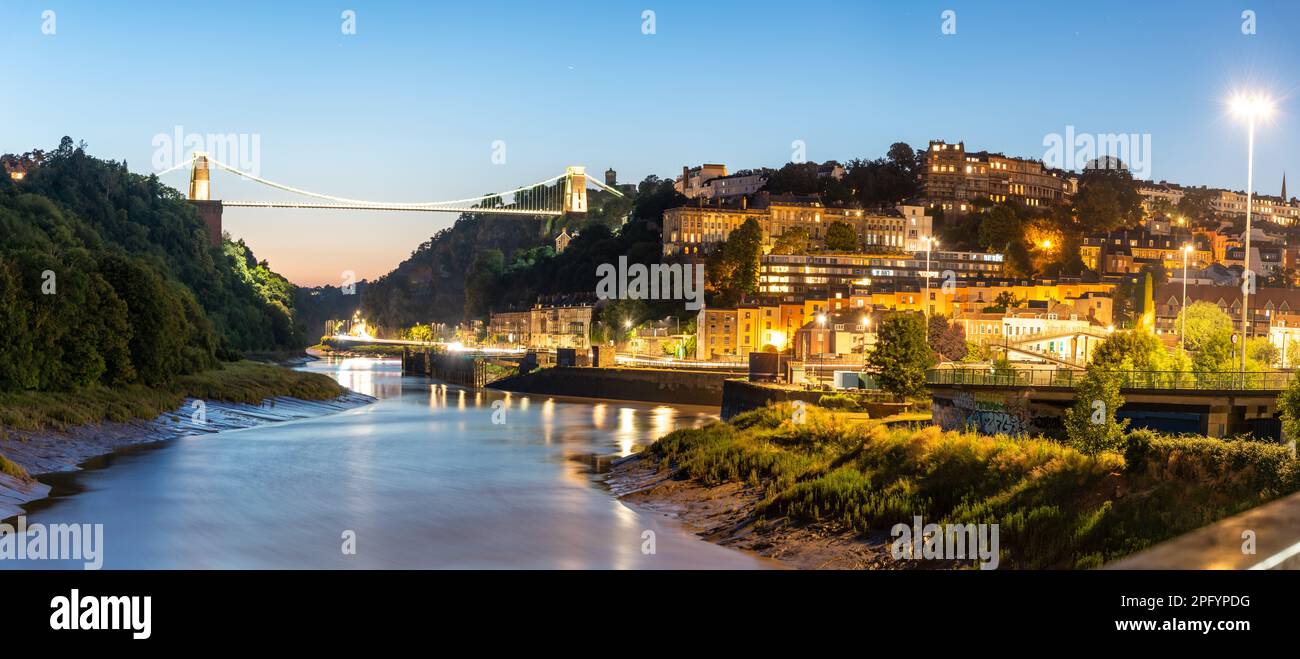 Vue éclairée sur le Clifton Bridge à Bristol City, Royaume-Uni Banque D'Images