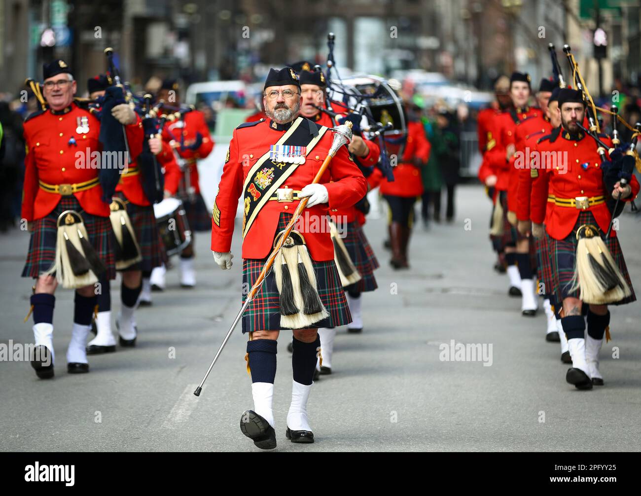 Montréal, Québec, Canada. 19th mars 2023. Le 2023 rue de Montréal Patrick's Day Parade a lieu sur la rue Saint-Catherine. (Credit image: © Serkan Senturk/ZUMA Press Wire) USAGE ÉDITORIAL SEULEMENT! Non destiné À un usage commercial ! Crédit : ZUMA Press, Inc./Alay Live News Banque D'Images