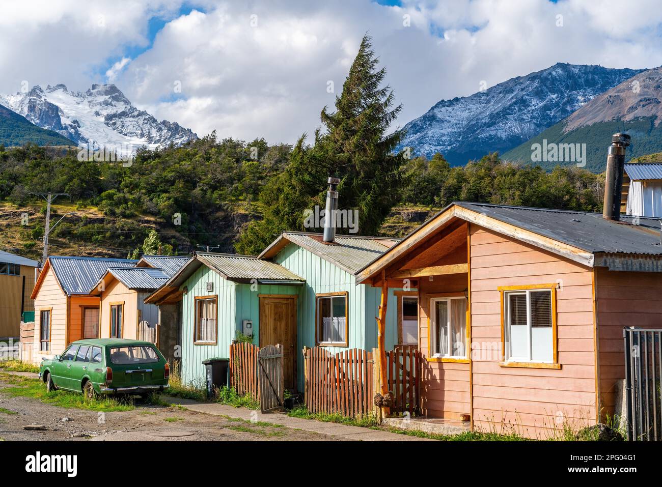 Maisons en bois dans le village de Villa Cerro Castillo, Parc national de Cerro Castillo, Aysen, Patagonie, Chili Banque D'Images