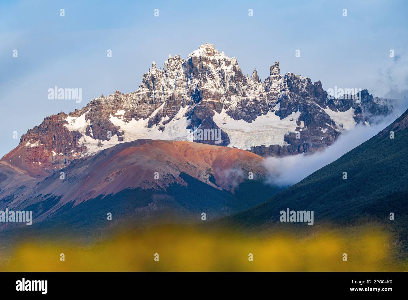 Massif montagneux Cerro Castillo enneigé, Parc national Cerro Castillo, Aysen, Patagonie, Chili Banque D'Images
