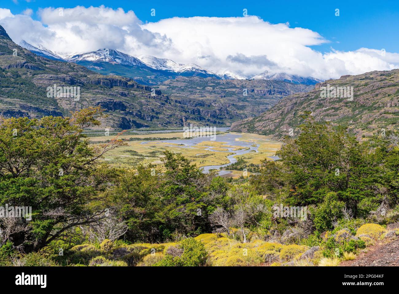 Vue depuis le point de vue Mirador Tehuelche de la vallée de la rivière Rio Ibanez, Parc national Cerro Castillo, Aysen, Patagonie, Chili Banque D'Images