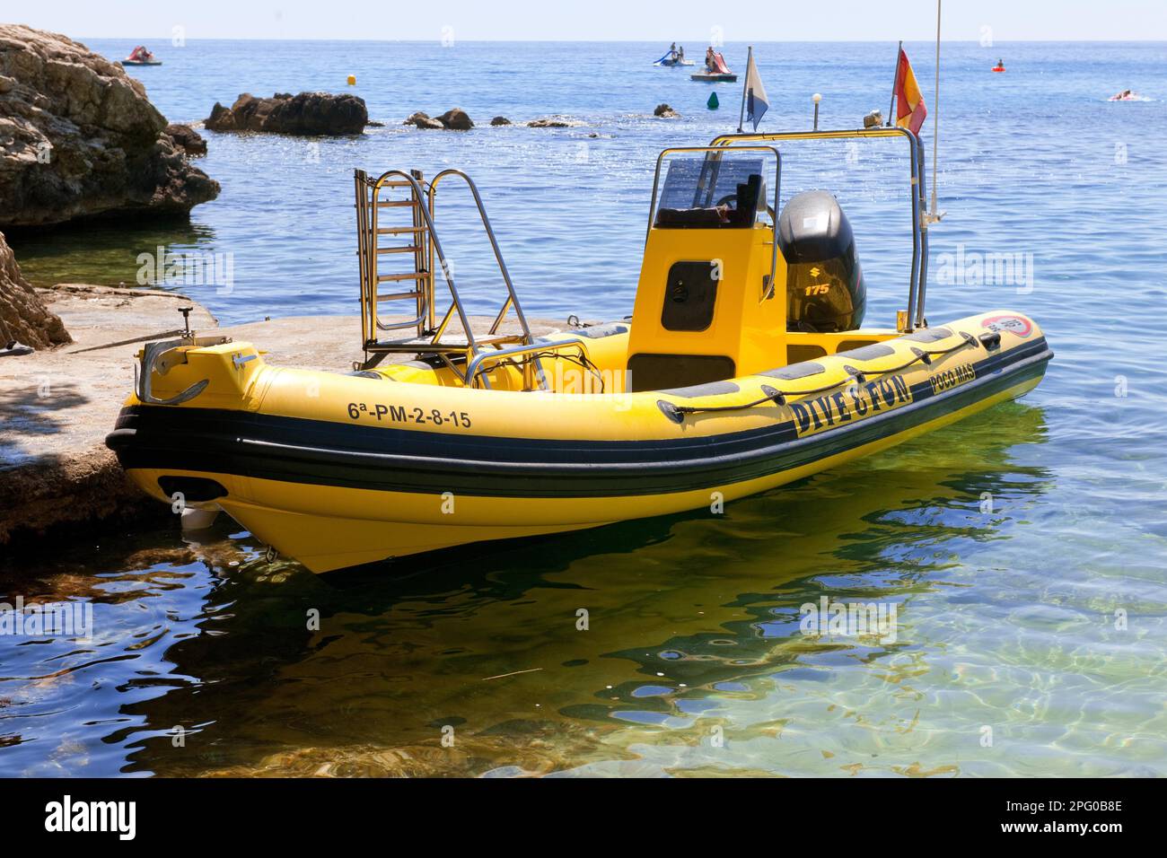 Bateau gonflable rigide, bateau à coque rigide, Dhingi, bateau gonflable avec cabine conducteur, Mer Méditerranée Banque D'Images