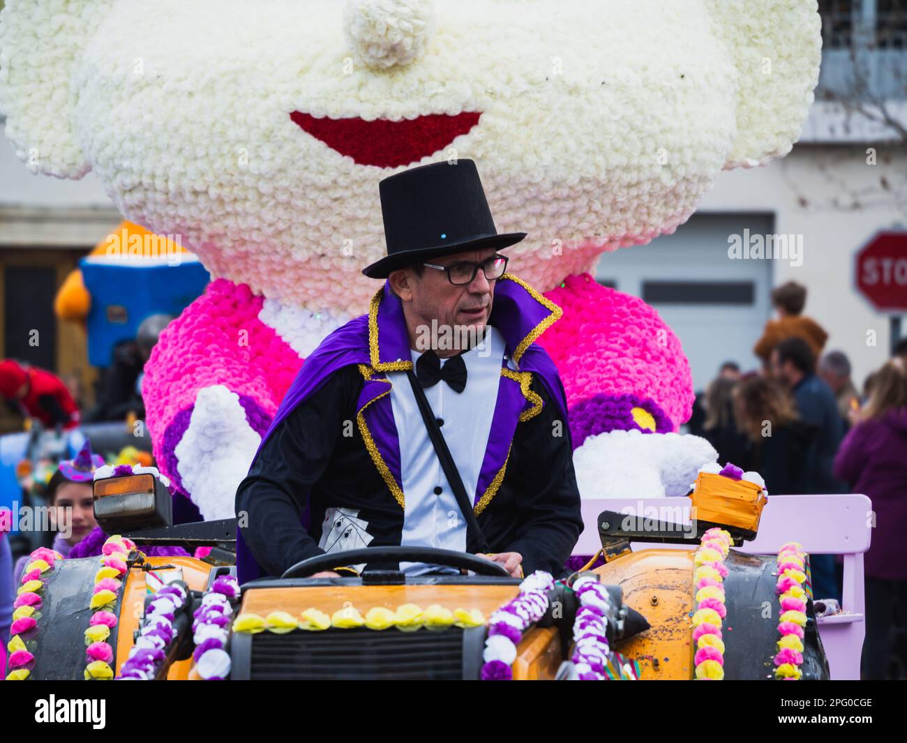 Loriol sur Drome, France - 19 mars 2023 : 'tête des Bouviers'. Fête du berger dans le sud de la France à Loriol sur Drome. Corso France. Banque D'Images