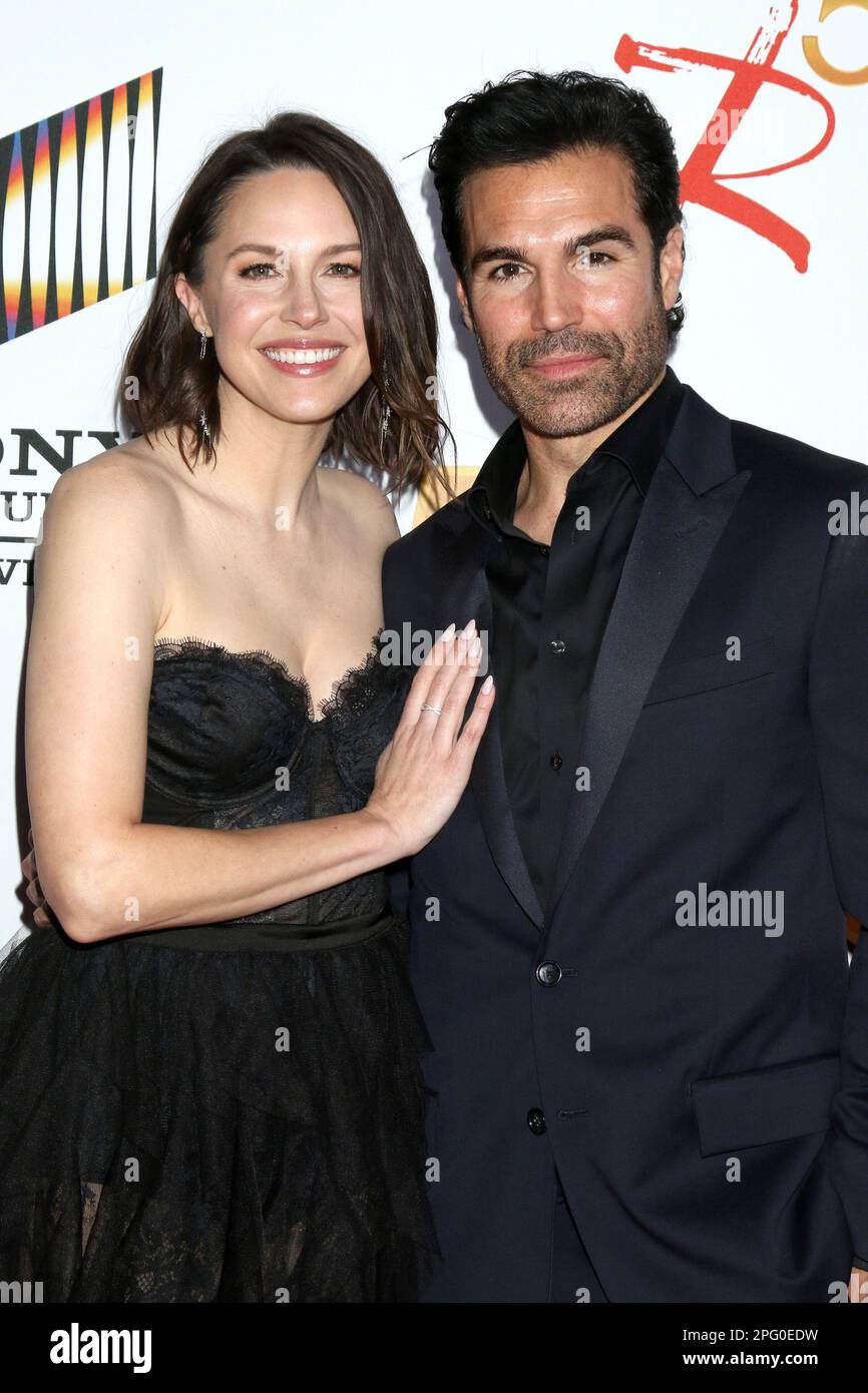 LOS ANGELES - 17 MARS : Kaitlin Riley Vilasuso, Jordi Vilasuso à l'anniversaire 50th des jeunes et des sans repos au Vibiana sur 17 mars 2023 à Los Angeles, CA Banque D'Images