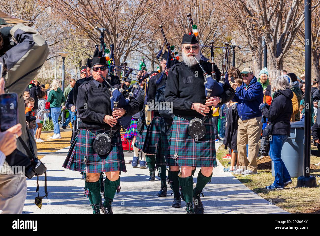 Oklahoma, 17 2023 MARS - représentation musicale écossaise pendant le St. Fête de la Patrick dans les jardins botaniques de Myriad Banque D'Images