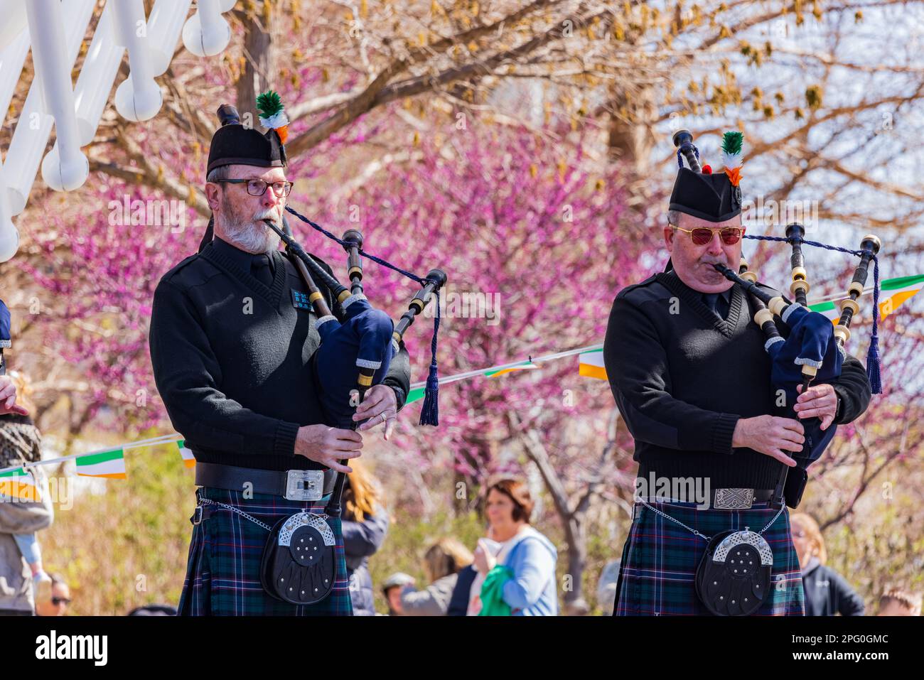 Oklahoma, 17 2023 MARS - représentation musicale écossaise pendant le St. Fête de la Patrick dans les jardins botaniques de Myriad Banque D'Images