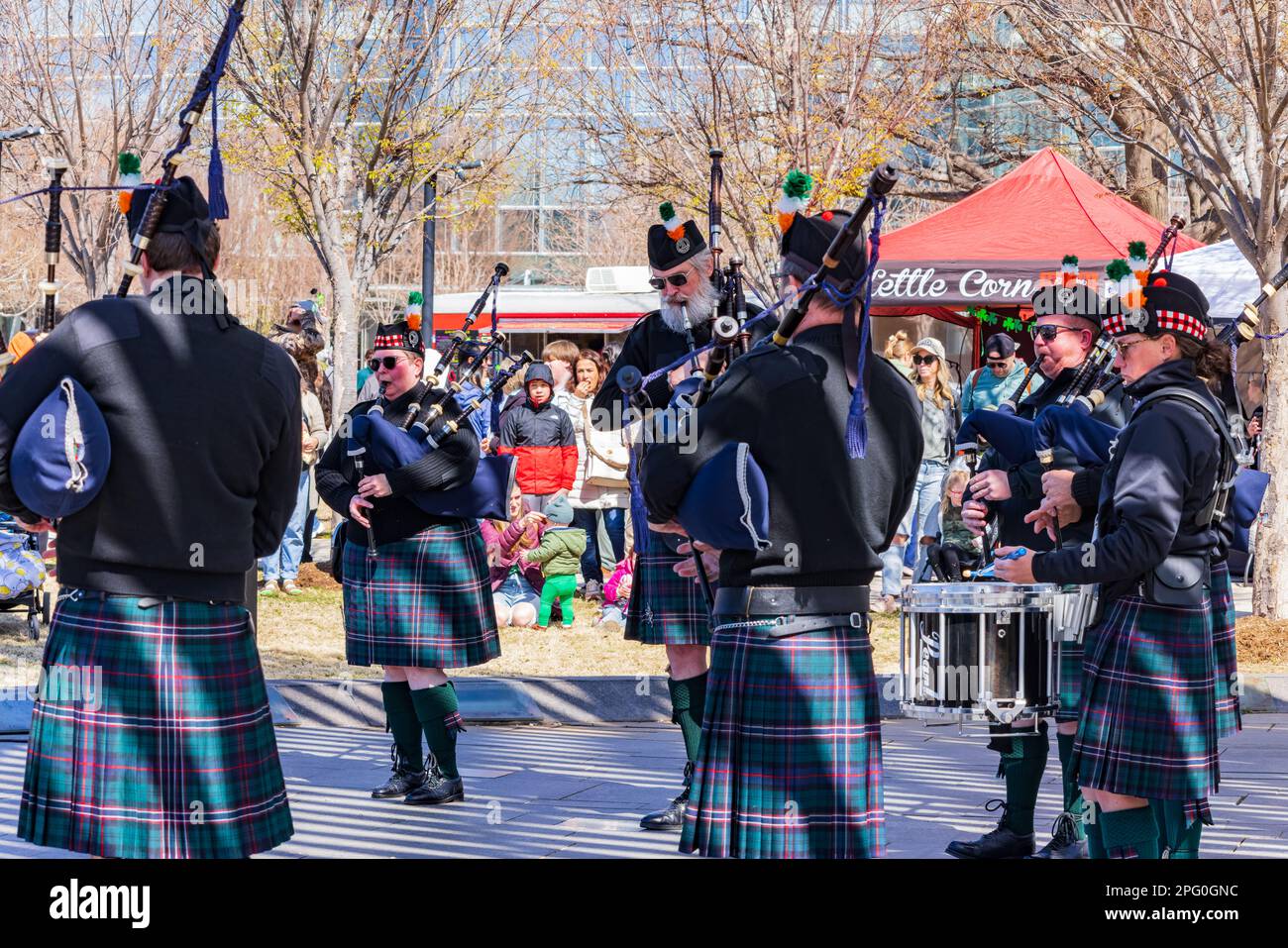Oklahoma, 17 2023 MARS - représentation musicale écossaise pendant le St. Fête de la Patrick dans les jardins botaniques de Myriad Banque D'Images