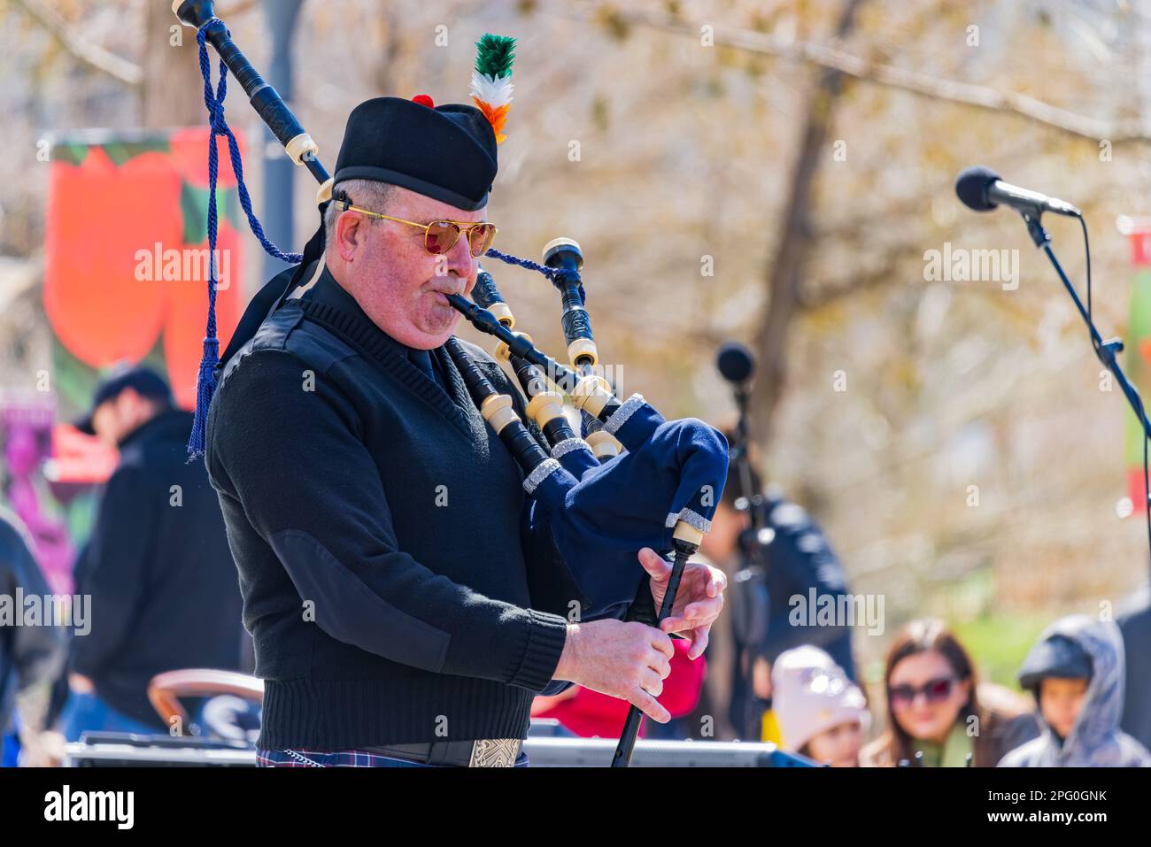 Oklahoma, 17 2023 MARS - représentation musicale écossaise pendant le St. Fête de la Patrick dans les jardins botaniques de Myriad Banque D'Images