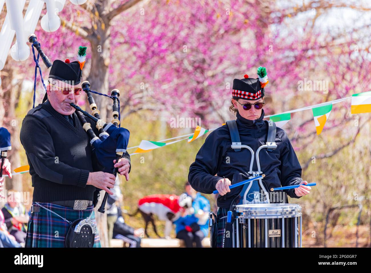 Oklahoma, 17 2023 MARS - représentation musicale écossaise pendant le St. Fête de la Patrick dans les jardins botaniques de Myriad Banque D'Images